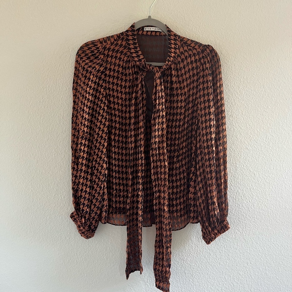 ALICE & OLIVIA | Lolita Houndstooth Devoré Semi-Sheer Chiffon Blouse | Size S - Picture 4 of 12